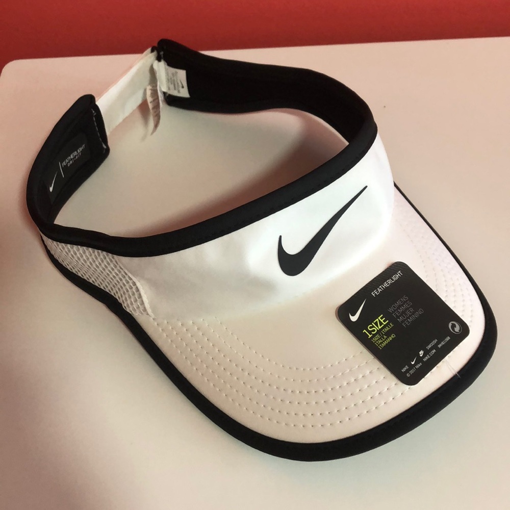 NIKE Visor